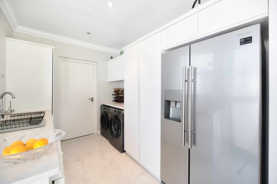 4 Bedroom Property for Sale in Fernkloof Estate Western Cape